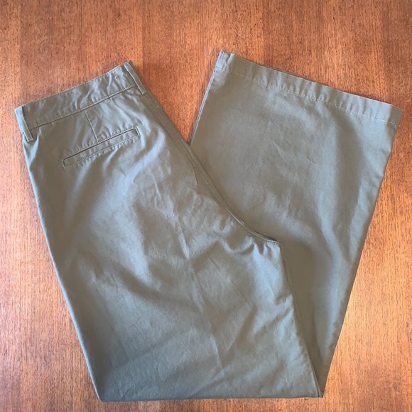 Levi's Women's Pleated HIgh Loose Pant - Picture 2 of 5